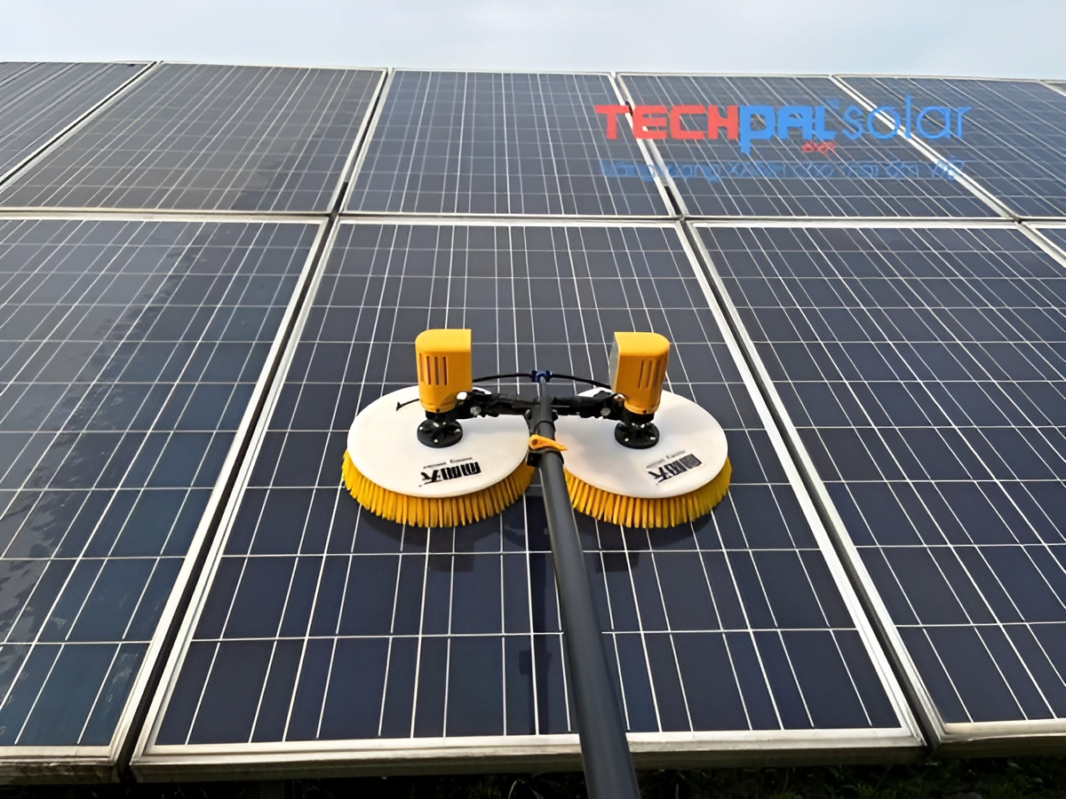 Chổi vệ sinh pin năng lượng mặt trời X43 không chổi than