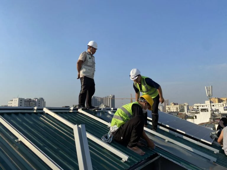 Lắp điện năng lượng mặt trời cho nhà xưởng