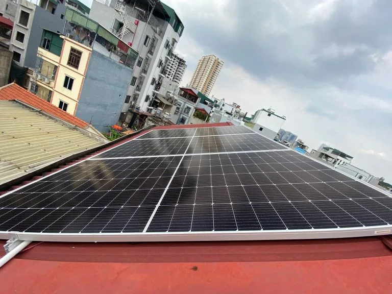 hệ thống điện năng lượng mặt trời bám tải 5kWp tại Hà Đông